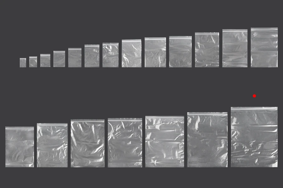 Plastična kesica 350x450mm, providna i sa belim zip zatvaračem - 100 kom Plastična kesica 350x450mm, providna i sa belim zip zatvaračem - 100 kom