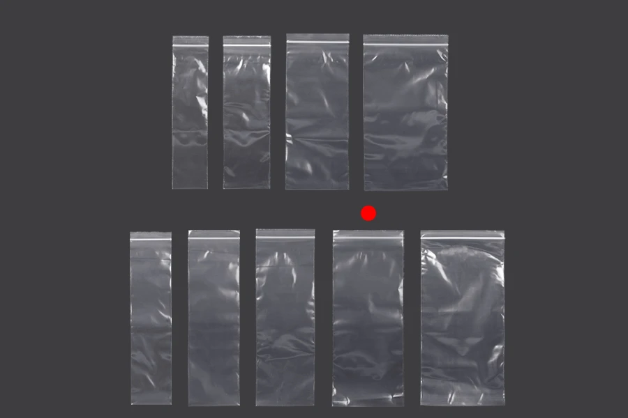Plastična kesica 120x300mm, providna i sa belim zip zatvaračem - 100 kom Plastična kesica 120x300mm, providna i sa belim zip zatvaračem - 100 kom