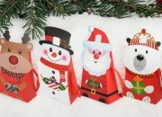 Božićna kartonska poklon kesica 150x80x215 mm sa trakom za ručku - 12 kom-grupa_slika