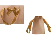 Poklon kesa 130x70x100 mm sa drškom i mašnom-slika_proizvoda