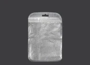 Kesica 105x150mm sa zip zatvaranjem, srebrnom non woven zadnjom i providnom prednjom stranom i sa Eurohole otvorom - 100 kom Kesica 105x150mm sa zip zatvaranjem, srebrnom non woven zadnjom i providnom prednjom stranom i sa Eurohole otvorom - 100 kom