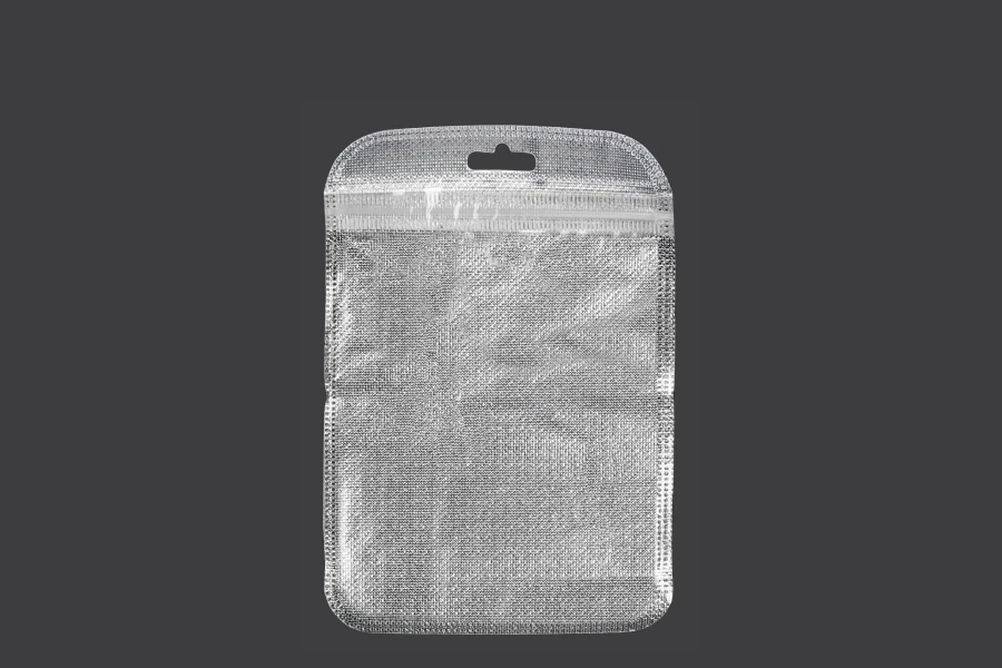 Kesica 105x150mm sa zip zatvaranjem, srebrnom non woven zadnjom i providnom prednjom stranom i sa Eurohole otvorom - 100 kom Kesica 105x150mm sa zip zatvaranjem, srebrnom non woven zadnjom i providnom prednjom stranom i sa Eurohole otvorom - 100 kom