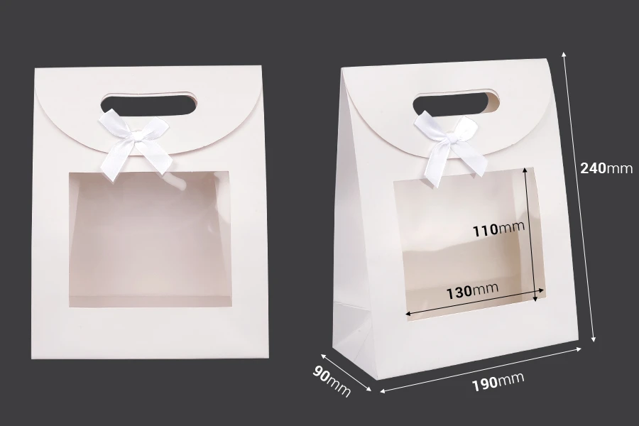 Papirna bela poklon kesa 190x90x240 mm sa zatvaranjem na čičak, prozorom i mašnom - 12 kom Papirna bela poklon kesa 190x90x240 mm sa zatvaranjem na čičak, prozorom i mašnom - 12 kom