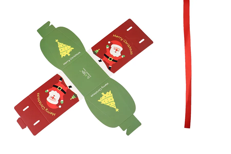 Božićna kartonska poklon kutijica 80x70x90 mm sa trakom  - 10 kom-grupa_slika