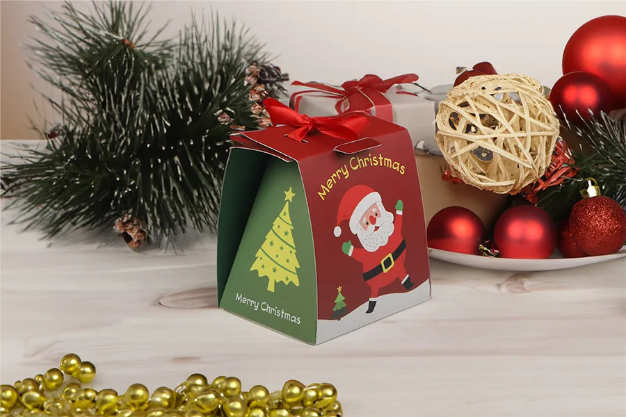Božićna kartonska poklon kutijica 80x70x90 mm sa trakom  - 10 kom-grupa_slika