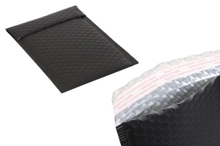 Crna mat koverta sa pucketavom folijom 16x23cm - 10 kom-1