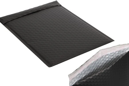 Crna mat koverta sa pucketavom folijom 26x38cm - 10 kom-1
