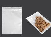 Plastična zip kesica 180x260mm sa belom zadnjom i providnom prednjom stranom i rupom za kačenje - 100 kom Plastična zip kesica 180x260mm sa belom zadnjom i providnom prednjom stranom i rupom za kačenje - 100 kom