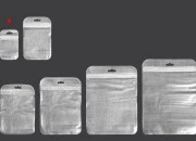 Kesica 55x90mm sa zip zatvaranjem, srebrnom non woven zadnjom i providnom prednjom stranom i sa Eurohole otvorom - 100 kom Kesica 55x90mm sa zip zatvaranjem, srebrnom non woven zadnjom i providnom prednjom stranom i sa Eurohole otvorom - 100 kom
