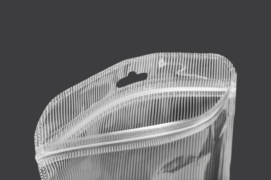 Plastična zip kesica 150x200mm sa providnom prednjom stranom, zadnjom providnom stranom sa linijama i sa Eurohole otvorom - 100 kom-grupa_slika