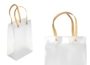 Plastična poluprovidna poklon torbica 180x100x260 mm sa ručkama - 12 kom Plastična poluprovidna poklon torbica 180x100x260 mm sa ručkama - 12 kom