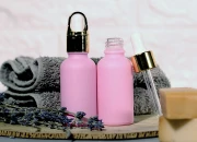 Roze MAT staklena bočica za etarska ulja 30mL, sa grlom PP18 - bez zatvarača Roze MAT staklena bočica za etarska ulja 30mL, sa grlom PP18 - bez zatvarača