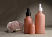 Staklena MAT roze bočica za etarska ulja 30mL, sa grlom PP18 Staklena MAT roze bočica za etarska ulja 30mL, sa grlom PP18
