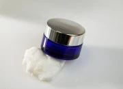 Plava staklena teglica sa međupoklopcem i plastičnim zatvaračem sa zaptivkom, 20mL