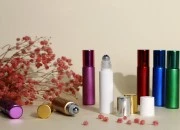 Staklena roll-on bočica 10mL sa metalnom kuglicom, u raznim bojama Staklena roll-on bočica 10mL sa metalnom kuglicom, u raznim bojama
