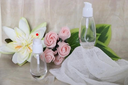 Staklena bočica 30mL sa belom plastičnom pumpicom i zatvaračem PP18-6