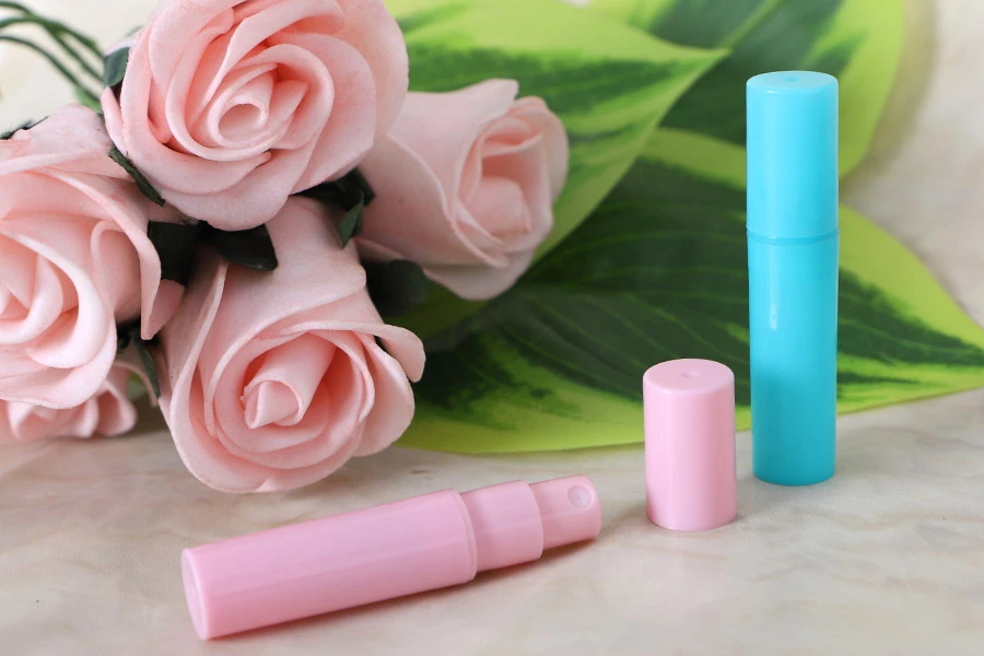 Bočica tester 2mL sa sprejom i poklopcem Bočica tester 2mL sa sprejom i poklopcem