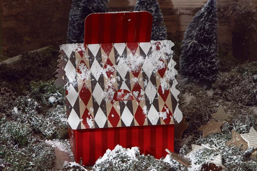 Božićna poklon kutijica sa drškom 120x100x140 mm raznih boja - 25 kom-grupa_slika