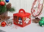 Božićna kartonska poklon kutija 95x95x80 mm kockastog oblika sa drškom  - 10 kom-grupa_slika