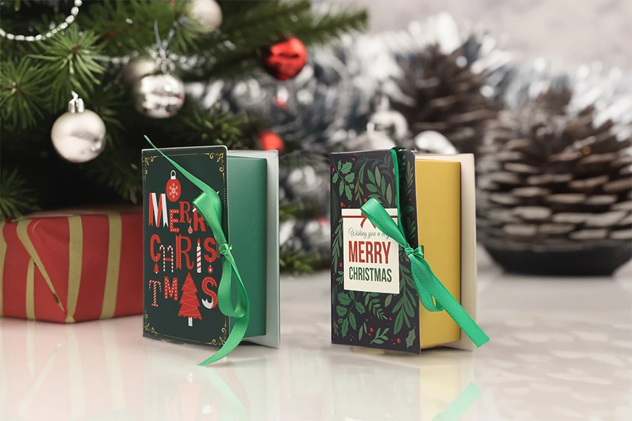 Božićna kartonska poklon kutijica 90x130x45 mm u obliku knjige, sa trakom - 10 kom-grupa_slika