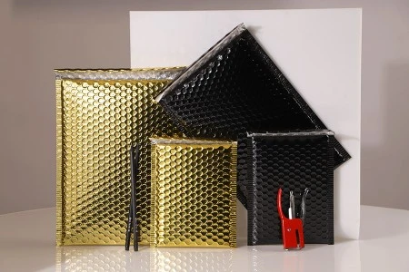 Crna sjajna koverta sa pucketavom folijom 13x19cm - 10 kom-6