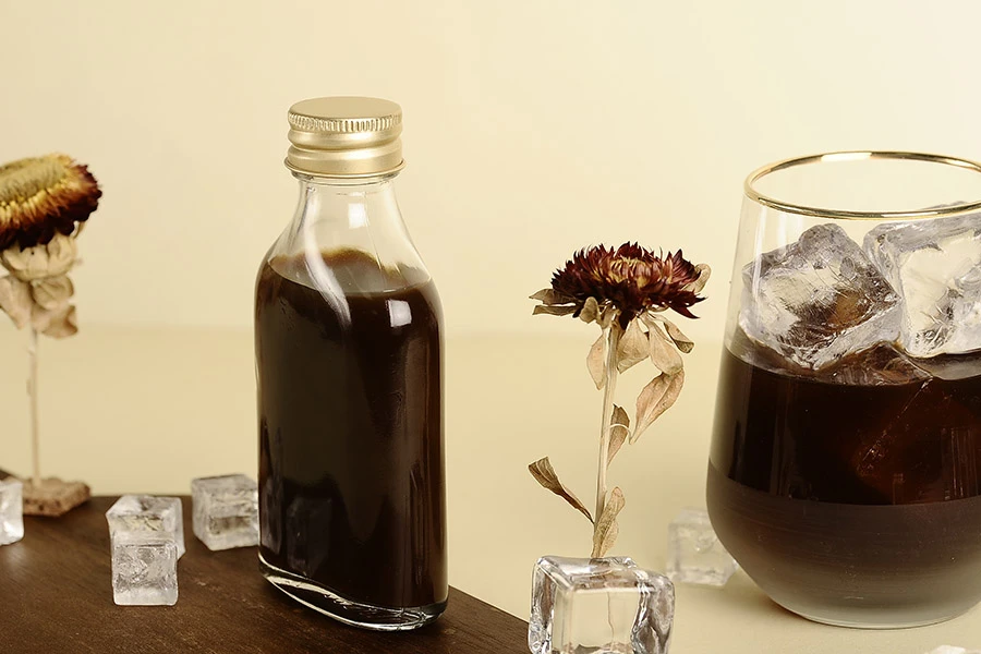 Staklena flašica 100mL u obliku pljoske Staklena flašica 100mL u obliku pljoske-grupa_slika