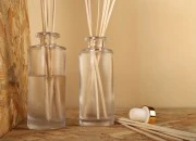 Staklena providna dekorativna bočica 150mL, pogodna za osveživač prostora Staklena providna dekorativna bočica 150mL, pogodna za osveživač prostora