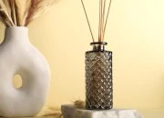 Staklena dekorativna bočica 150mL sa reljefom, pogodna za osveživač prostora-grupa_slika