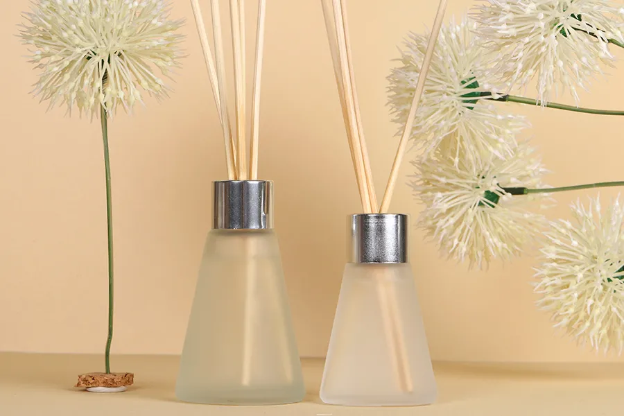 Staklena bočica od peskiranog stakla 50mL konusnog oblika, pogodna za osveživač prostora-grupa_slika