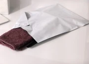 Bela plastična PE kesa 300x400mm sa samolepljivim zatvaranjem, za slanje poštom - 100 kom