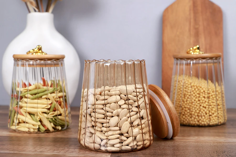 Staklena bronzana tegla 600mL, sa drvenim poklopcem, gumicom i zlatnim metalnim prstenom-grupa_slika