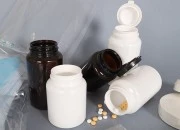 Plastični zatvarač sa sigurnosnim prstenom