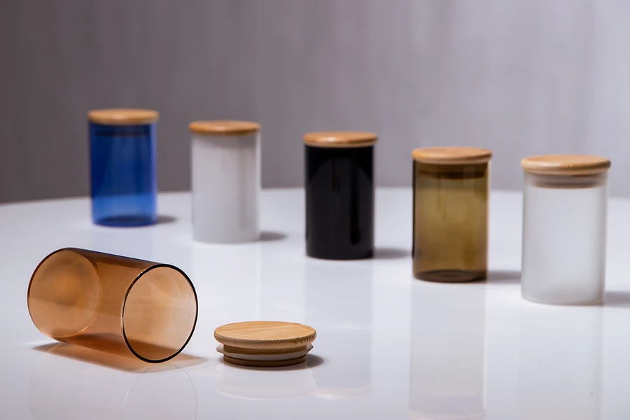 Staklena okrugla teglica 65x100mm, sa drvenim poklopcem sa sigurnosnom gumicom Staklena okrugla teglica 65x100mm, sa drvenim poklopcem sa sigurnosnom gumicom-grupa_slika