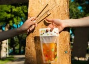 Providna plastična DoyPack kesica sa zip zatvaranjem od 450ml, sa otvorima za prste i rupicama za slamčicu - 50 kom