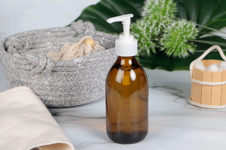 Farmaceutska staklena braon flašica 250ml sa belom pumpicom