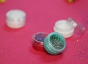 Akrilna kutijica 5mL u raznim bojama sa providnim zatvaračem - 12 kom Akrilna kutijica 5mL u raznim bojama sa providnim zatvaračem - 12 kom