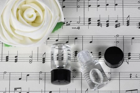 Mini staklena bočica 2mL, sa plastičnom zaptivkom i crnim zatvaračem-3