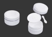 Plastična (PP) bela kutija 150mL sa zatvaračem, spatulom i plastičnim međupoklopcem - 12 kom Plastična (PP) bela kutija 150mL sa zatvaračem, spatulom i plastičnim međupoklopcem - 12 kom
