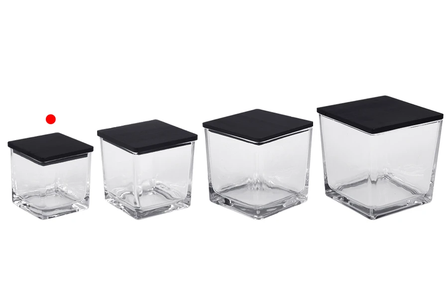 Staklena ukrasna četvrtasta tegla 130 ml 60x60x60 mm sa drvenim zatvaračem za sveće-grupa_slika