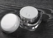 Providna akrilna kutijica za kreme od 50mL sa međupoklopcem i zatvaračem-grupa_slika