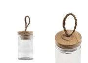 Staklena okrugla teglica 60mL, sa drvenim poklopcem i zakačkom-slika_proizvoda