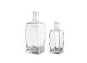 Lepa staklena četvrtasta flaša 500mL, F19 Lepa staklena četvrtasta flaša 500mL, F19
