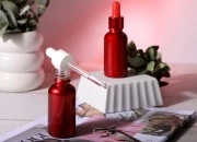 Staklena bočica 30mL za etarska ulja u crvenoj boji, sa grlom PP18 Staklena bočica 30mL za etarska ulja u crvenoj boji, sa grlom PP18-grupa_slika