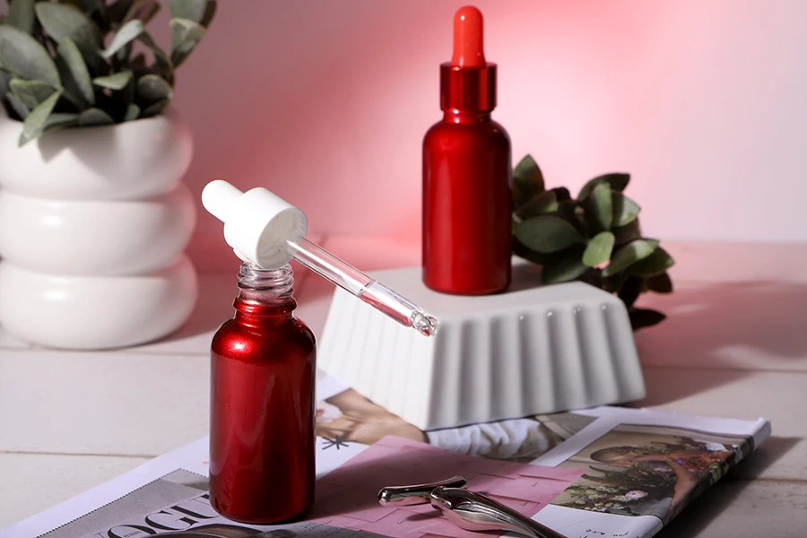 Staklena bočica 30mL za etarska ulja u crvenoj boji, sa grlom PP18 Staklena bočica 30mL za etarska ulja u crvenoj boji, sa grlom PP18-grupa_slika