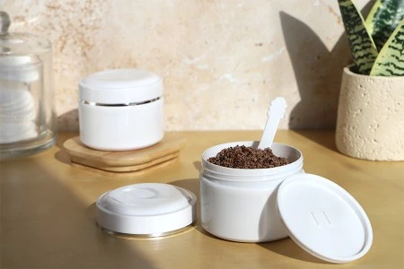 Plastična (PP) bela kutija 250mL sa zatvaračem, spatulom i plastičnim međupoklopcem - 12 kom-3