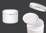 Plastična (PP) bela kutija 200mL sa zatvaračem, spatulom i plastičnim međupoklopcem - 12 kom Plastična (PP) bela kutija 200mL sa zatvaračem, spatulom i plastičnim međupoklopcem - 12 kom