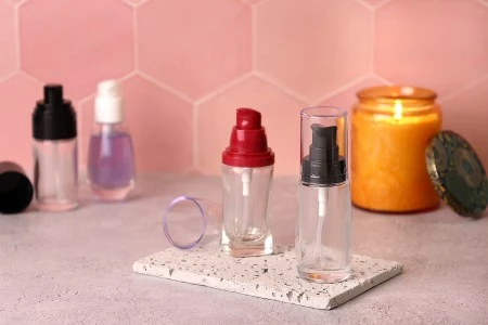 Staklena četvrtasta bočica 30mL za kreme sa plastičnom pumpicom i providnim zatvaračem-5