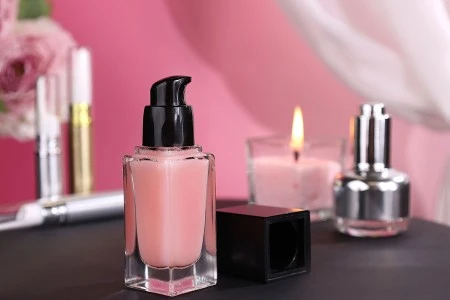 Staklena četvrtasta bočica 30mL za kreme sa crnom pumpicom i crnim zatvaračem-3