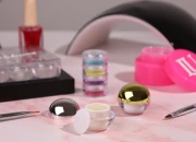 Luksuzna akrilna okrugla kutijica 5mL sa unutrašnjom zaptivkom u zatvaraču i plastičnim međupoklopcem - 12 komada-grupa_slika