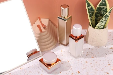 Luksuzna Airless akrilna bočica 30mL za kreme sa pumpicom i zatvaračem-3